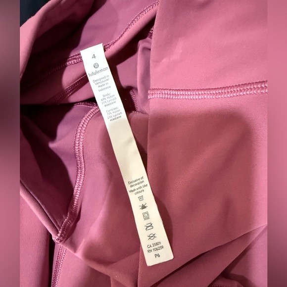 Rare Lululemon All The Right Places SZ 4 cropped - Picture 4 of 5